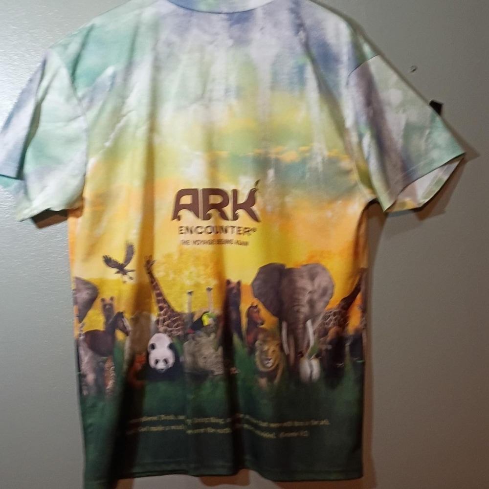 Ark Encounter t-shirt with graphic of animals including elephants siz xl